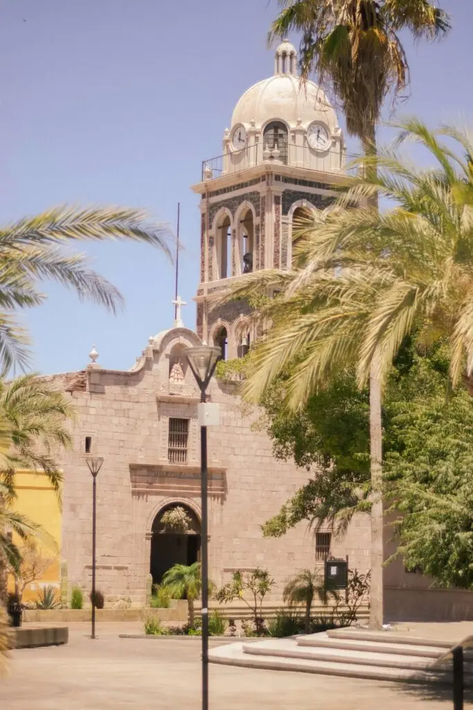 Misión de Loreto, uno de los templos coloniales más antiguos de Baja California Sur.